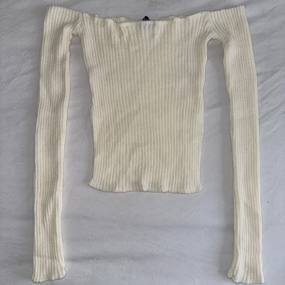 PRETTYLITTLETHING CREAM OFF THE SHOULDER SWEATER